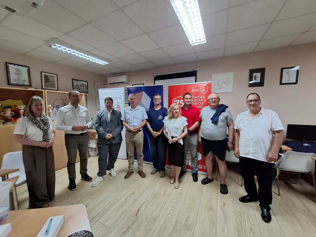U Kutini otvoren 7. STEMoslavina robotički kamp: Okupio 25 mladih robotičara iz cijele Hrvatske